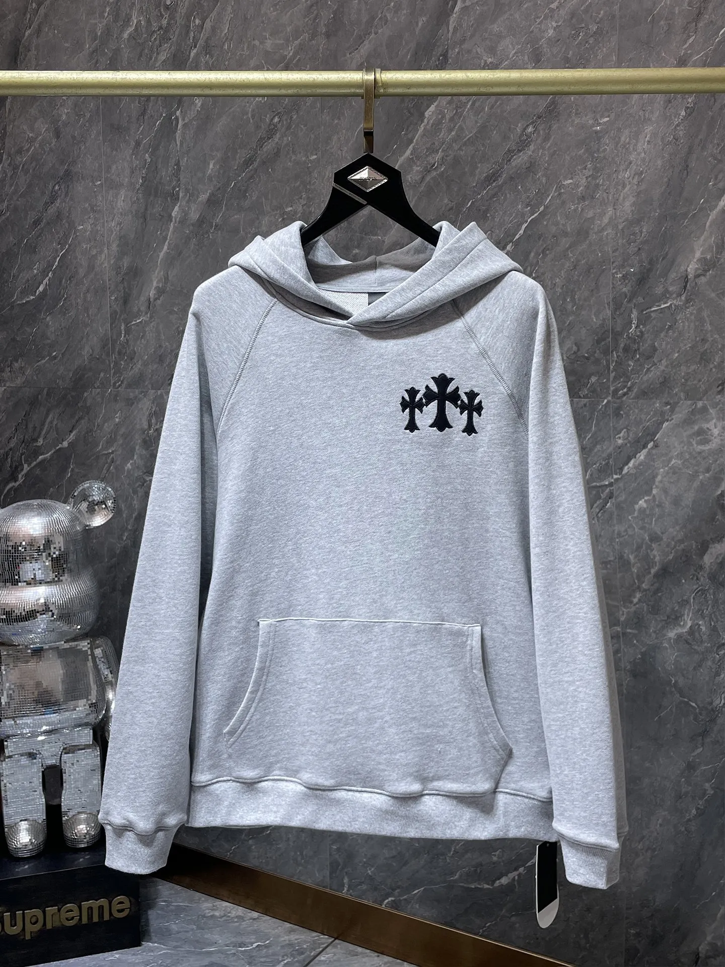 P260 Chrome Hearts Classic Dark Series Crow Cross Embroidery Patch Leather Hooded Sweatshirt Improved customized version of 1:1 high-weight high-quality fabric Recommended Color: Gray Black Size: S, M, L, XL